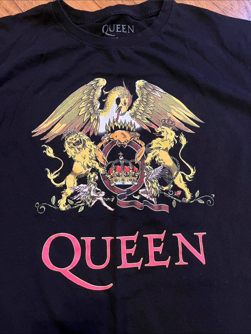 Vintage - Queen Black Tee with Yellow Crest and Pink/Red “Queen” logo. - Picture 2 of 7